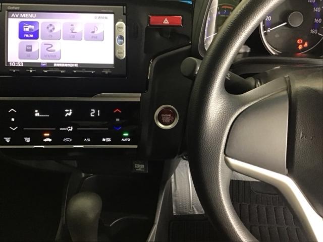 フィット １３Ｇ・Ｌパッケージ　ナビ　ＥＴＣ　ＣＤ　運転席エアバッグ　盗難防止システム　整備記録簿　エコアイドリングストップ　キーレス　ＷＡＢ　ＬＥＤヘッド　スマ－トキ－　ＶＳＡ　パワーウィンド　ＡＵＴＯエアコン　ＡＢＳ（3枚目）