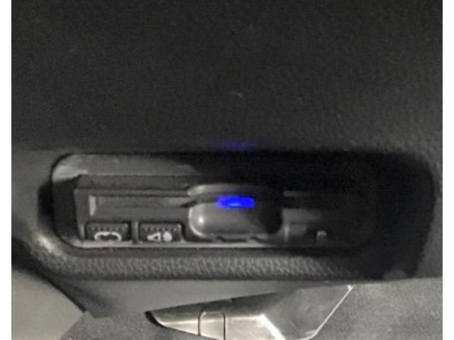 フィット １３Ｇ・Ｌパッケージ　ナビ　ＥＴＣ　ＣＤ　運転席エアバッグ　盗難防止システム　整備記録簿　エコアイドリングストップ　キーレス　ＷＡＢ　ＬＥＤヘッド　スマ－トキ－　ＶＳＡ　パワーウィンド　ＡＵＴＯエアコン　ＡＢＳ（12枚目）