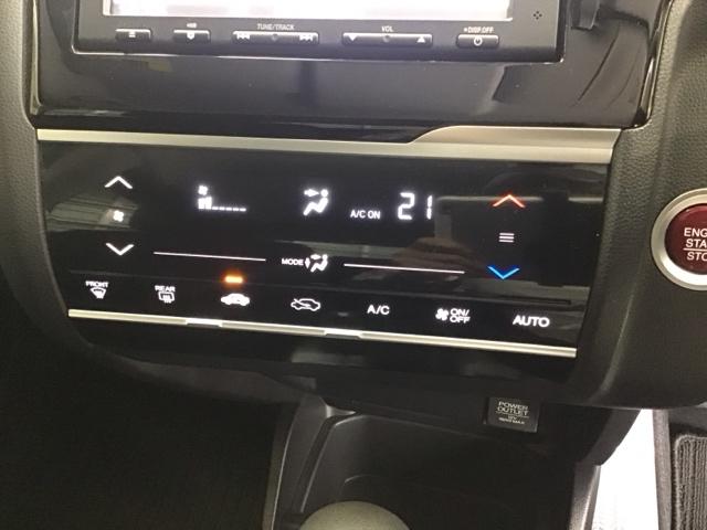 フィット １３Ｇ・Ｌパッケージ　ナビ　ＥＴＣ　ＣＤ　運転席エアバッグ　盗難防止システム　整備記録簿　エコアイドリングストップ　キーレス　ＷＡＢ　ＬＥＤヘッド　スマ－トキ－　ＶＳＡ　パワーウィンド　ＡＵＴＯエアコン　ＡＢＳ（13枚目）