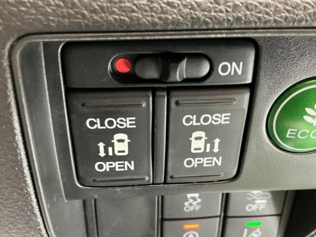 オデッセイ アブソルート・Ｘホンダセンシング　ナビ　Ｒカメラ　後席モニター　フルセグ　両側パワスラドア　記録簿　地デジＴＶ　ＥＣＯＮ　電動シート　サイドエアバッグ　キーフリー　ＤＶＤ再生可　クルーズコントロール　ＬＥＤヘッドライト　横滑り防止（24枚目）