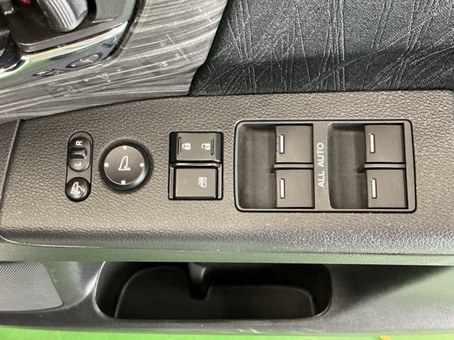 オデッセイ アブソルート・Ｘホンダセンシング　ナビ　Ｒカメラ　後席モニター　フルセグ　両側パワスラドア　記録簿　地デジＴＶ　ＥＣＯＮ　電動シート　サイドエアバッグ　キーフリー　ＤＶＤ再生可　クルーズコントロール　ＬＥＤヘッドライト　横滑り防止（70枚目）