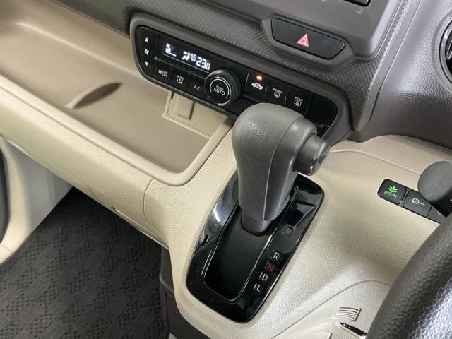 Ｎ－ＢＯＸ Ｇホンダセンシング　ディスプレイオーディオ　ワンセグ　ＣＤ　盗難防止システム　ＥＴＣ付　スマキー　ＬＥＤ　横滑り防止　記録簿　パワーウィンドウ　ＡＡＣ　ベンチシート　クルコン　オートライト　両スラ　両席エアバック　ＡＢＳ（15枚目）
