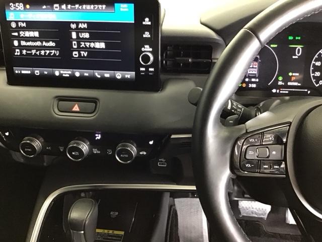 ヴェゼル ｅ：ＨＥＶＺ　ナビ　Ｒカメラ　ブルートゥース　フルセグ　衝突回避支援ブレーキ機能　スマキ　Ｐトランク　フルオートエアコン　エアバッグ　両席エアバック　記録簿付　パワーウィンドウ　ＬＥＤランプ　ソナー　クルーズＣ（3枚目）