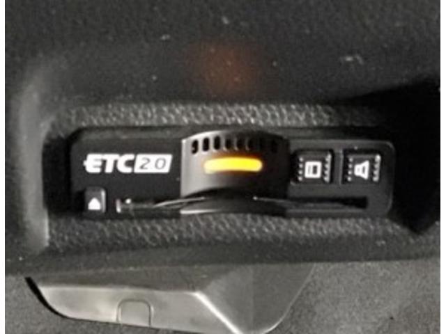 ヴェゼル ｅ：ＨＥＶＺ　ナビ　Ｒカメラ　ブルートゥース　フルセグ　衝突回避支援ブレーキ機能　スマキ　Ｐトランク　フルオートエアコン　エアバッグ　両席エアバック　記録簿付　パワーウィンドウ　ＬＥＤランプ　ソナー　クルーズＣ（13枚目）