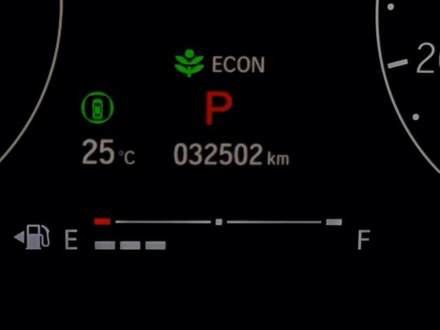 ヴェゼル ｅ：ＨＥＶＺ　ナビ　Ｒカメラ　ブルートゥース　フルセグ　衝突回避支援ブレーキ機能　スマキ　Ｐトランク　フルオートエアコン　エアバッグ　両席エアバック　記録簿付　パワーウィンドウ　ＬＥＤランプ　ソナー　クルーズＣ（34枚目）