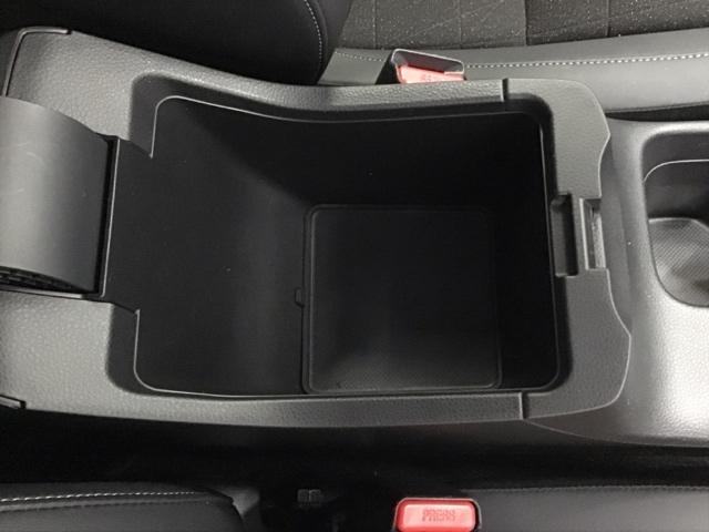 ヴェゼル ｅ：ＨＥＶＺ　ナビ　Ｒカメラ　ブルートゥース　フルセグ　衝突回避支援ブレーキ機能　スマキ　Ｐトランク　フルオートエアコン　エアバッグ　両席エアバック　記録簿付　パワーウィンドウ　ＬＥＤランプ　ソナー　クルーズＣ（59枚目）