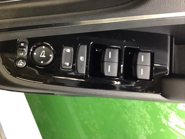 ヴェゼル ｅ：ＨＥＶＺ　ナビ　Ｒカメラ　ブルートゥース　フルセグ　衝突回避支援ブレーキ機能　スマキ　Ｐトランク　フルオートエアコン　エアバッグ　両席エアバック　記録簿付　パワーウィンドウ　ＬＥＤランプ　ソナー　クルーズＣ（71枚目）