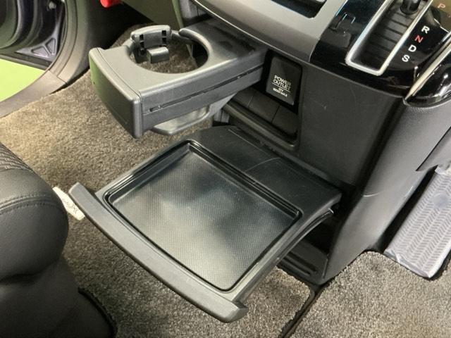 ステップワゴン モデューロＸ　ドラレコ　ナビ　Ｒカメラ　後席モニター　ターボ　エアバッグ　キーレス　サイドエアバック　ＤＶＤ再生可能　オートエアコン　ＬＥＤヘッドライト　３列シート　スマキー　オートクルーズ　両側パワースライドドア（19枚目）