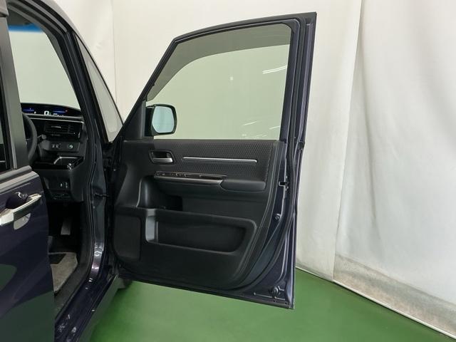 ステップワゴン モデューロＸ　ドラレコ　ナビ　Ｒカメラ　後席モニター　ターボ　エアバッグ　キーレス　サイドエアバック　ＤＶＤ再生可能　オートエアコン　ＬＥＤヘッドライト　３列シート　スマキー　オートクルーズ　両側パワースライドドア（52枚目）