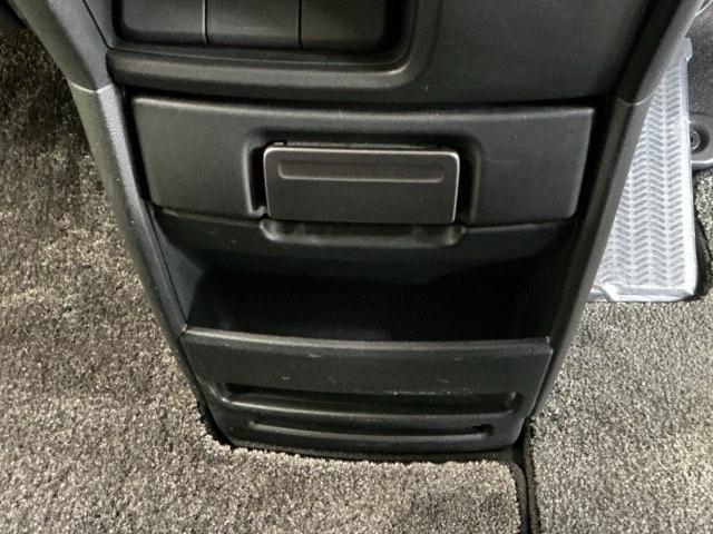 ステップワゴン モデューロＸ　ドラレコ　ナビ　Ｒカメラ　後席モニター　ターボ　エアバッグ　キーレス　サイドエアバック　ＤＶＤ再生可能　オートエアコン　ＬＥＤヘッドライト　３列シート　スマキー　オートクルーズ　両側パワースライドドア（56枚目）