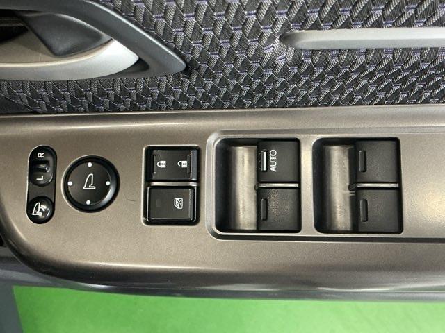 ステップワゴン モデューロＸ　ドラレコ　ナビ　Ｒカメラ　後席モニター　ターボ　エアバッグ　キーレス　サイドエアバック　ＤＶＤ再生可能　オートエアコン　ＬＥＤヘッドライト　３列シート　スマキー　オートクルーズ　両側パワースライドドア（65枚目）