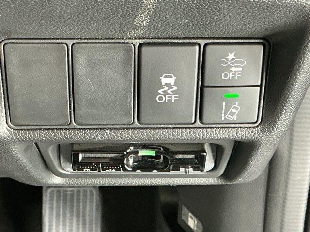 ステップワゴン モデューロＸ　ドラレコ　ナビ　Ｒカメラ　後席モニター　ターボ　エアバッグ　キーレス　サイドエアバック　ＤＶＤ再生可能　オートエアコン　ＬＥＤヘッドライト　３列シート　スマキー　オートクルーズ　両側パワースライドドア（67枚目）