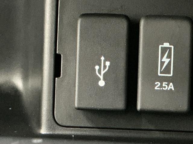 N-BOXカスタム Lターボスタイル+ブラック ナビ Rカメラ ブルートゥース フルセグ ベンチS ターボエンジン コーナーセンサ スマ-トキ- エアバック 横滑り防止機能 サイドカーテンエアバック USB接続 クルーズコントロール 地デジ AAC(18枚目)