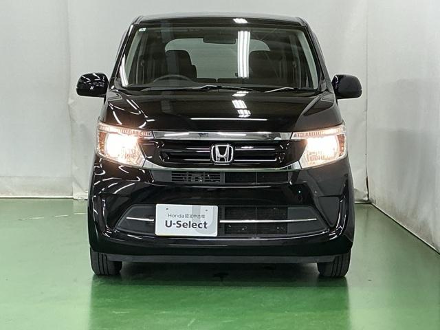 ハロゲンヘッドライトは暖かみのある色で優しく、明るく照射します。