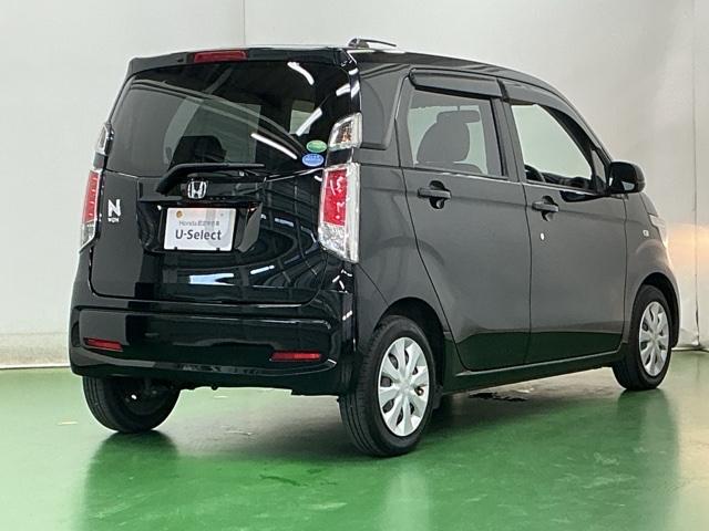 プライバシーガラスが装備されています。外を見るときには気にならずに、後方車両からは車内が見えにくくなってます