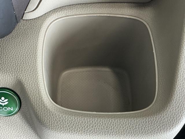 ドリンクホルダー／小物入れにもなって便利です