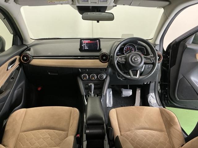 デミオ １３Ｓ　ディスプレイオーディオ　Ｒカメラ　ＣＤ　整備記録簿　アイスト　アドバンスドキー　キーレススタート　ＶＳＡ　盗難防止システム　マニュアルエアコン　ＬＥＤライト　ＡＢＳ　運転席エアバッグ　パワーウィンド（2枚目）