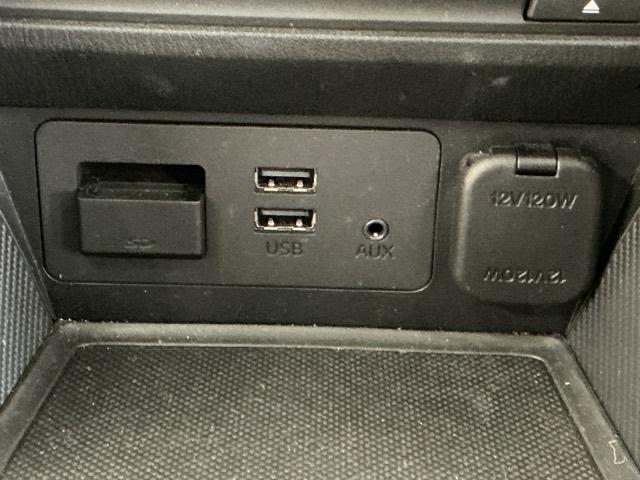 デミオ １３Ｓ　ディスプレイオーディオ　Ｒカメラ　ＣＤ　整備記録簿　アイスト　アドバンスドキー　キーレススタート　ＶＳＡ　盗難防止システム　マニュアルエアコン　ＬＥＤライト　ＡＢＳ　運転席エアバッグ　パワーウィンド（17枚目）