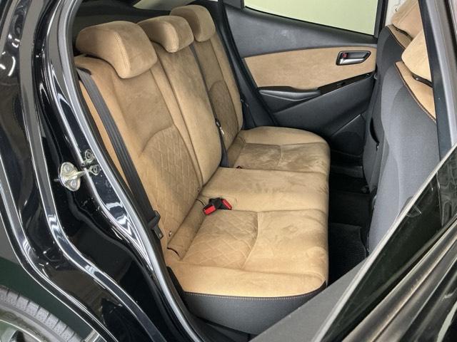 デミオ １３Ｓ　ディスプレイオーディオ　Ｒカメラ　ＣＤ　整備記録簿　アイスト　アドバンスドキー　キーレススタート　ＶＳＡ　盗難防止システム　マニュアルエアコン　ＬＥＤライト　ＡＢＳ　運転席エアバッグ　パワーウィンド（19枚目）