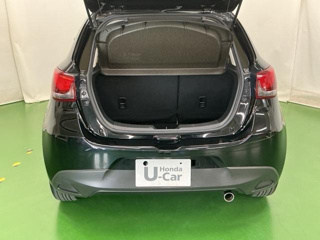 デミオ １３Ｓ　ディスプレイオーディオ　Ｒカメラ　ＣＤ　整備記録簿　アイスト　アドバンスドキー　キーレススタート　ＶＳＡ　盗難防止システム　マニュアルエアコン　ＬＥＤライト　ＡＢＳ　運転席エアバッグ　パワーウィンド（23枚目）