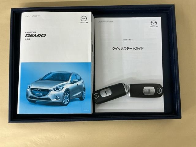 デミオ １３Ｓ　ディスプレイオーディオ　Ｒカメラ　ＣＤ　整備記録簿　アイスト　アドバンスドキー　キーレススタート　ＶＳＡ　盗難防止システム　マニュアルエアコン　ＬＥＤライト　ＡＢＳ　運転席エアバッグ　パワーウィンド（24枚目）