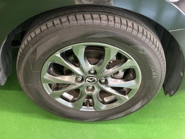 デミオ １３Ｓ　ディスプレイオーディオ　Ｒカメラ　ＣＤ　整備記録簿　アイスト　アドバンスドキー　キーレススタート　ＶＳＡ　盗難防止システム　マニュアルエアコン　ＬＥＤライト　ＡＢＳ　運転席エアバッグ　パワーウィンド（26枚目）