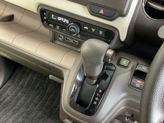 発進時から滑らかに加速する無段階変速のＣＶＴはストップ＆ゴーの多い街の中も快適です