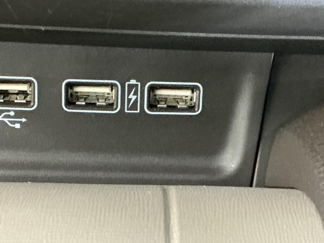 ＵＳＢチャージャー搭載。スマートフォンなどの充電にとっても便利です