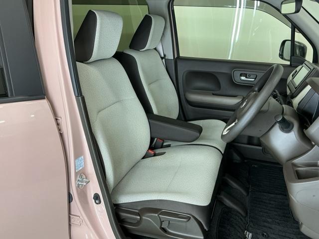 シート表皮は専用のクリーナーできれいにクリーニングしていて清潔に保たれています