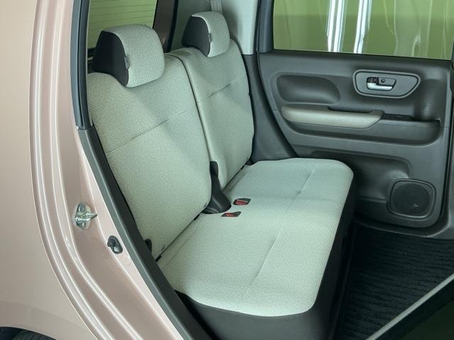 フラットな床と膝回りや頭上スペースなど十分な広さがあります