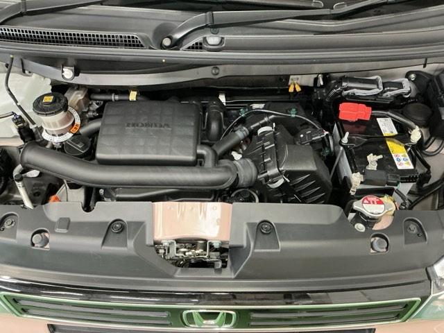 エンジンルームもきれいにクリーニングしています、きれいなエンジンだからこそ丁寧なメンテナンスが行き届きます