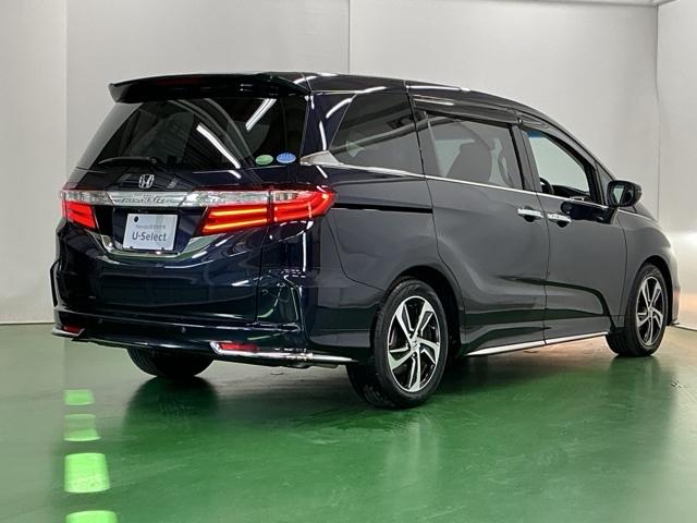 大型テールゲートスポイラー装備でフォルムもスタイリッシュにしています。高速走行時には走行安定性能に優れていて、低燃費にも大きく貢献します