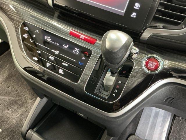 発進時から滑らかに加速する無段階変速のＣＶＴはストップ＆ゴーの多い街の中も快適です