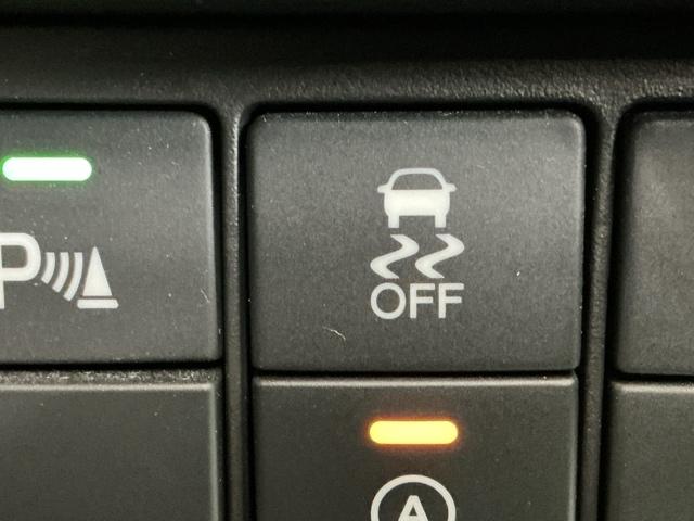 ＶＳＡ（横滑り抑制）は滑りやすい路面・カーブを走っている時に起こりがちな横滑りをコンピューター制御で抑制し、運転にゆとりをもたらします