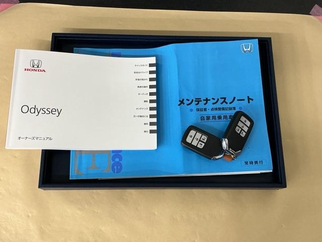 メンテナンスノート【点検整備記録簿・保証書】、取説も揃ってます。スマートキーはバッグなどにしまったままボタン操作でエンジンの始動・停止ができて大変便利です