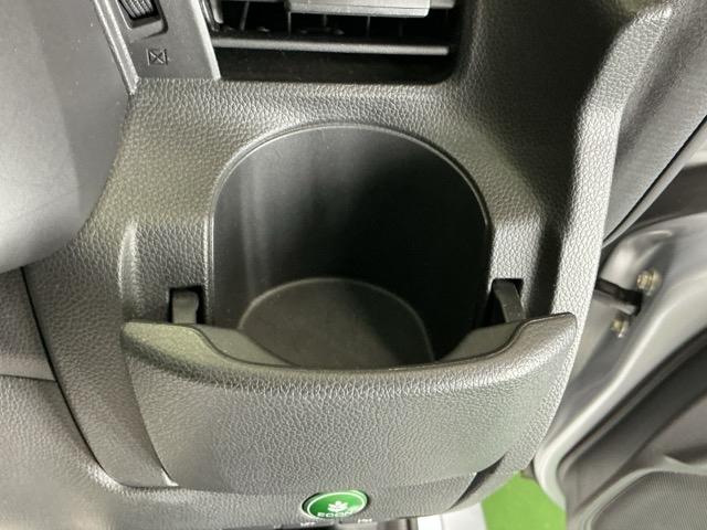 フィットハイブリッド Lホンダセンシング ドラレコ LEDヘッドライト CD ETC 軽減ブレーキ サイドSRS 横滑り防止 ドライブレコーダー パワーステアリング 盗難防止装置 オートクルーズ ABS 助手席エアバッグ パワーウィンドウ(17枚目)