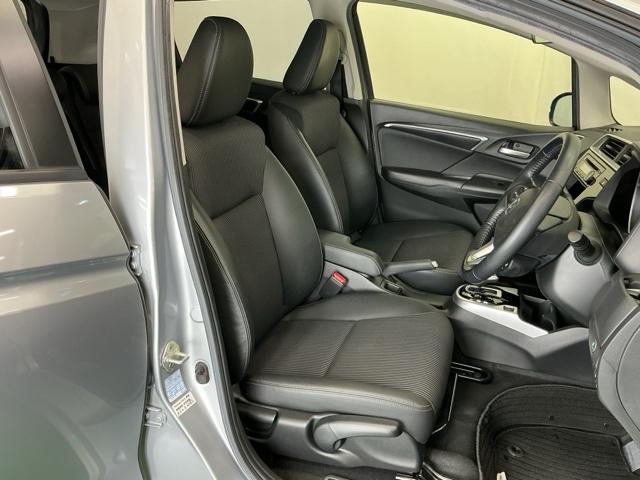 フィットハイブリッド Lホンダセンシング ドラレコ LEDヘッドライト CD ETC 軽減ブレーキ サイドSRS 横滑り防止 ドライブレコーダー パワーステアリング 盗難防止装置 オートクルーズ ABS 助手席エアバッグ パワーウィンドウ(19枚目)