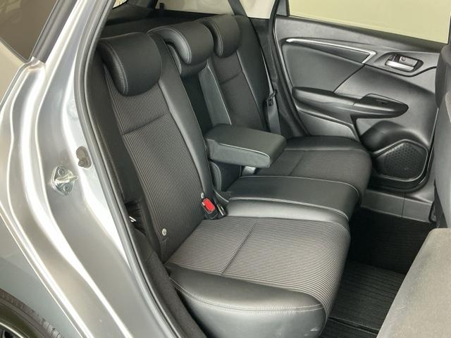 フィットハイブリッド Lホンダセンシング ドラレコ LEDヘッドライト CD ETC 軽減ブレーキ サイドSRS 横滑り防止 ドライブレコーダー パワーステアリング 盗難防止装置 オートクルーズ ABS 助手席エアバッグ パワーウィンドウ(20枚目)