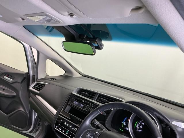 フィットハイブリッド Lホンダセンシング ドラレコ LEDヘッドライト CD ETC 軽減ブレーキ サイドSRS 横滑り防止 ドライブレコーダー パワーステアリング 盗難防止装置 オートクルーズ ABS 助手席エアバッグ パワーウィンドウ(27枚目)
