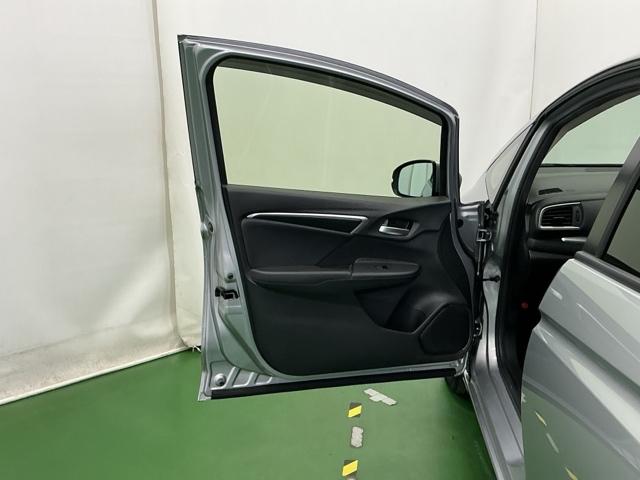 フィットハイブリッド Lホンダセンシング ドラレコ LEDヘッドライト CD ETC 軽減ブレーキ サイドSRS 横滑り防止 ドライブレコーダー パワーステアリング 盗難防止装置 オートクルーズ ABS 助手席エアバッグ パワーウィンドウ(60枚目)