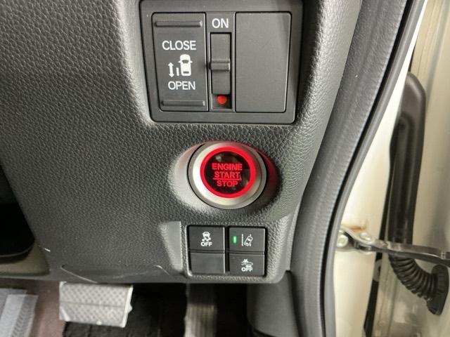 N-BOXカスタム G・Lホンダセンシング ドラレコ ナビ Rカメラ ブルートゥース 地デジTV 整備記録簿 助手席エアバッグ キーレス シートH アイドリングST セキュリティーアラーム スマ-トキ- リアカメラ ETC 前車追従機能 USB(30枚目)