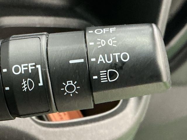 N-ONE プレミアム あんしんパッケージ HID ETC クルコン 運転席エアバック 横滑防止 イモビライザー 助手席エアバック パワーステ フルオートエアコン スマ-トキ- キーレス サイドエアバック ABS 記録簿(21枚目)