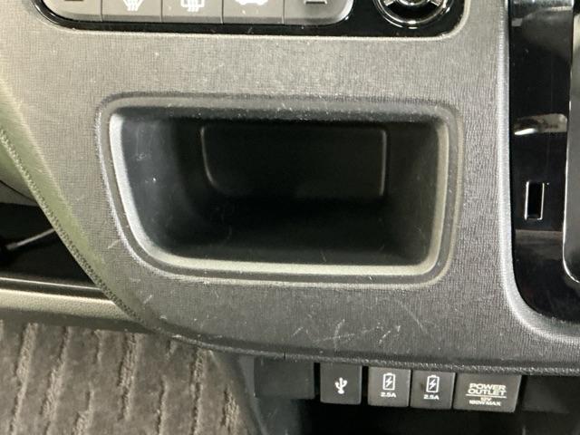 N-ONE プレミアム あんしんパッケージ HID ETC クルコン 運転席エアバック 横滑防止 イモビライザー 助手席エアバック パワーステ フルオートエアコン スマ-トキ- キーレス サイドエアバック ABS 記録簿(47枚目)