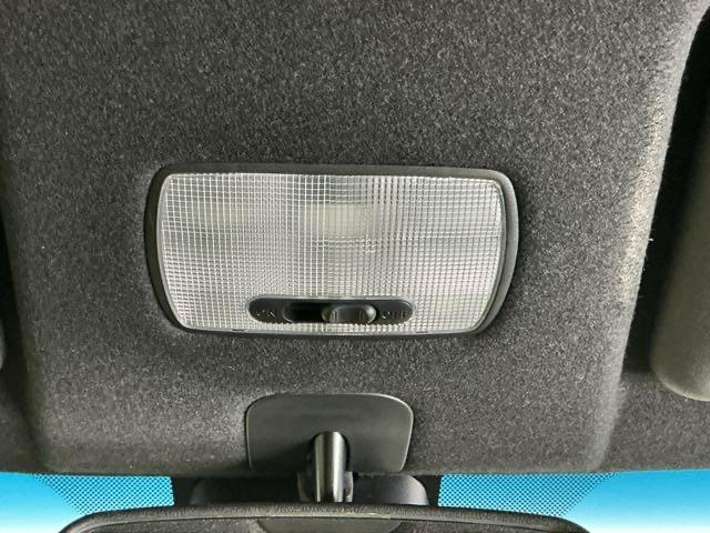 N-ONE プレミアム あんしんパッケージ HID ETC クルコン 運転席エアバック 横滑防止 イモビライザー 助手席エアバック パワーステ フルオートエアコン スマ-トキ- キーレス サイドエアバック ABS 記録簿(55枚目)