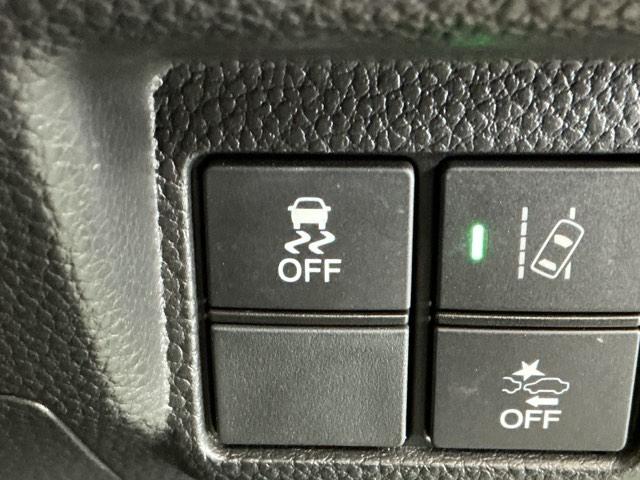 N-BOXカスタム G・Lホンダセンシング ナビ Rカメラ ブルートゥース フルセグ 地デジTV 整備記録簿 助手席エアバッグ キーレス アイドリングST セキュリティーアラーム スマ-トキ- リアカメラ ETC 前車追従機能 サイドエアバッグ(24枚目)