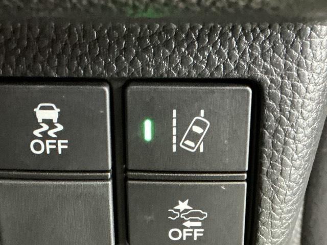 N-BOXカスタム G・Lホンダセンシング ナビ Rカメラ ブルートゥース フルセグ 地デジTV 整備記録簿 助手席エアバッグ キーレス アイドリングST セキュリティーアラーム スマ-トキ- リアカメラ ETC 前車追従機能 サイドエアバッグ(25枚目)