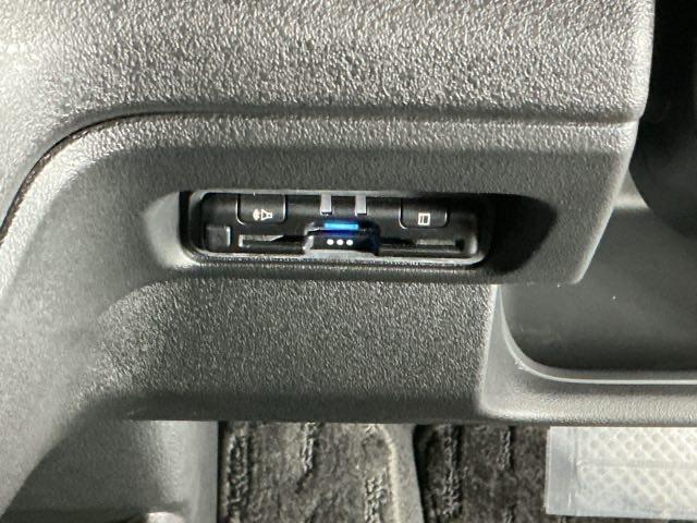 Ｎ－ＢＯＸカスタム ベースグレード　ドラレコ　ナビ　Ｒカメラ　ブルートゥース　ＵＳＢ接続　ＣＭＢＳ　Ｄレコ　ベンチシート　オートエアコン　スマートキ　ＬＥＤ　盗難防止装置　クルコン　ＥＴＣ　バックカメラ　フルセグＴＶ　パワーステアリング（15枚目）