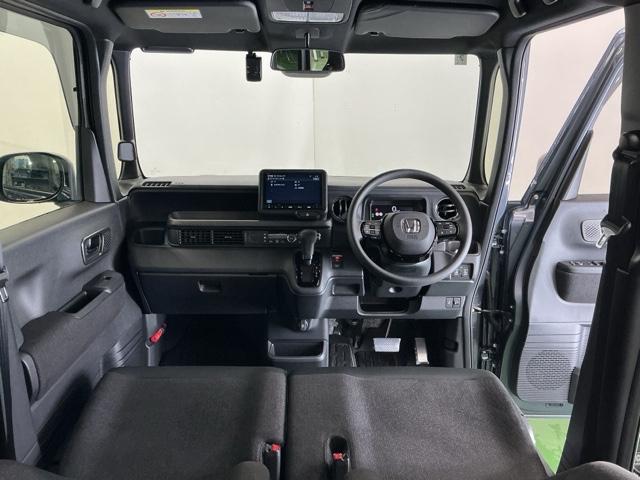 Ｎ－ＢＯＸカスタム ベースグレード　ドラレコ　ナビ　Ｒカメラ　ブルートゥース　Ｗ電動ドア　ＵＳＢ接続　ＣＭＢＳ　Ｄレコ　ベンチシート　オートエアコン　スマートキ　ＬＥＤ　盗難防止装置　クルコン　バックカメラ　フルセグＴＶ　エアバッグ（2枚目）