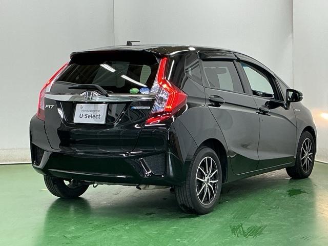 フィットハイブリッド Fパッケージ ナビ Rカメラ ブルートゥース TV CD 盗難警報装置 記録簿有り AUTOエアコン 助手席エアバック ECON ETC付き リヤカメラ ABS付 横滑り防止システム キーレスエントリー ワンセグ(8枚目)