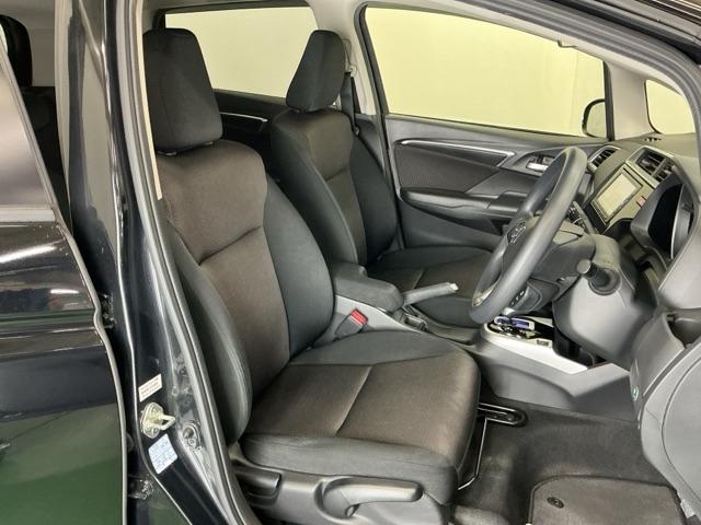 フィットハイブリッド Fパッケージ ナビ Rカメラ ブルートゥース TV CD 盗難警報装置 記録簿有り AUTOエアコン 助手席エアバック ECON ETC付き リヤカメラ ABS付 横滑り防止システム キーレスエントリー ワンセグ(17枚目)